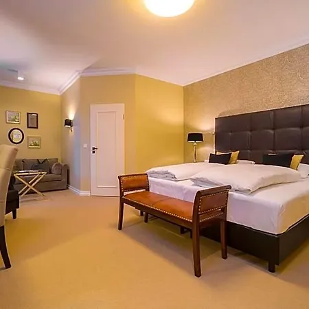 Donner Hotel 3*