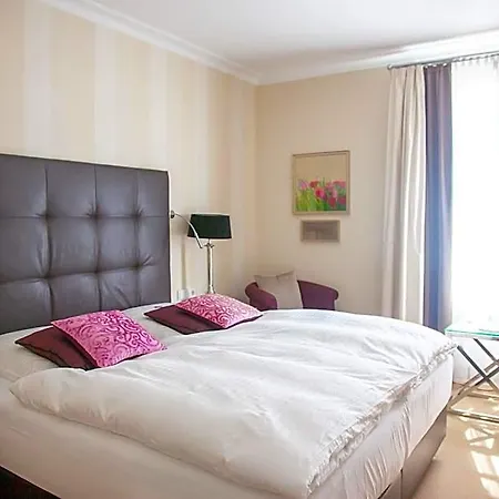 Donner Hotel 3*
